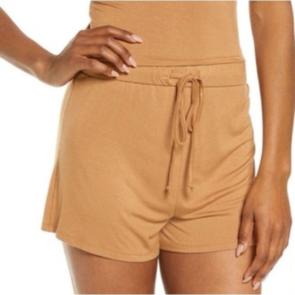 SKIMS SLEEP SHORT CAMEL XS